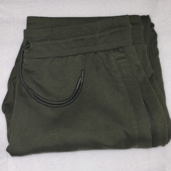 Gymshark Tapered Joggers - Picture 7 of 9